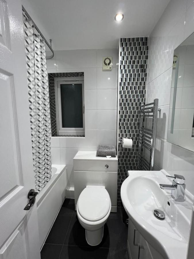 La Vida In Casa Hotell Thamesmead  Exteriör bild